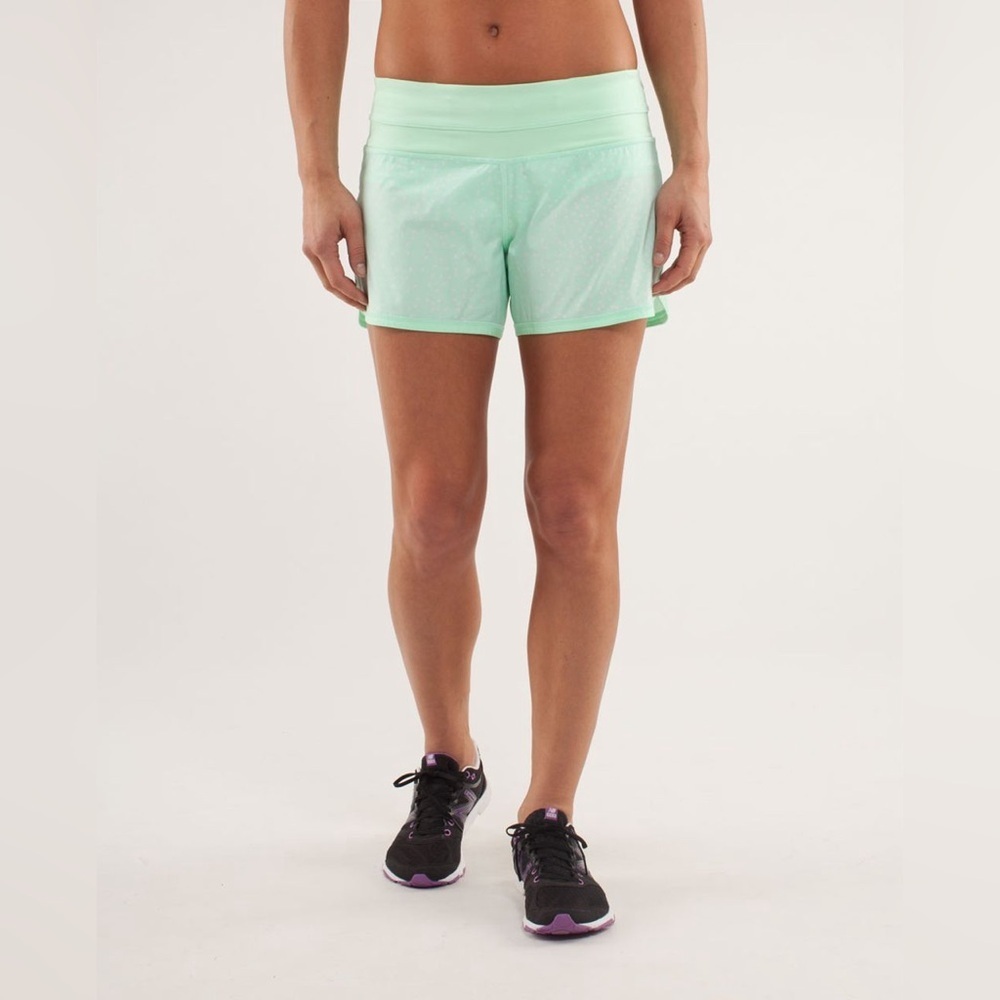 Lululemon Groovy Run Shorts Petit Polka Dot Fresh Teal Size 12 Mint - Picture 7 of 8